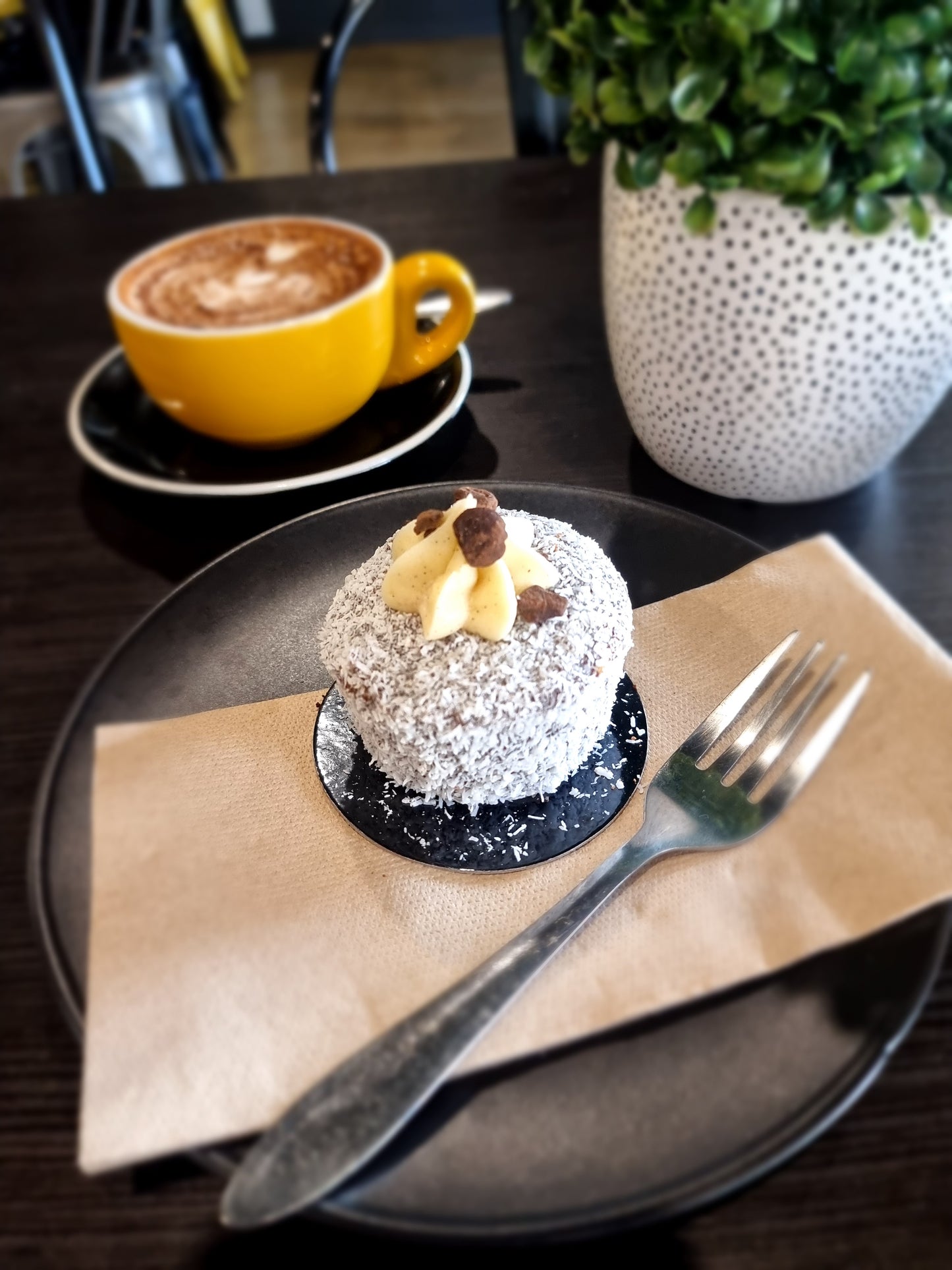 CUPCAKE - Lamington 90g (9) GF VEGAN